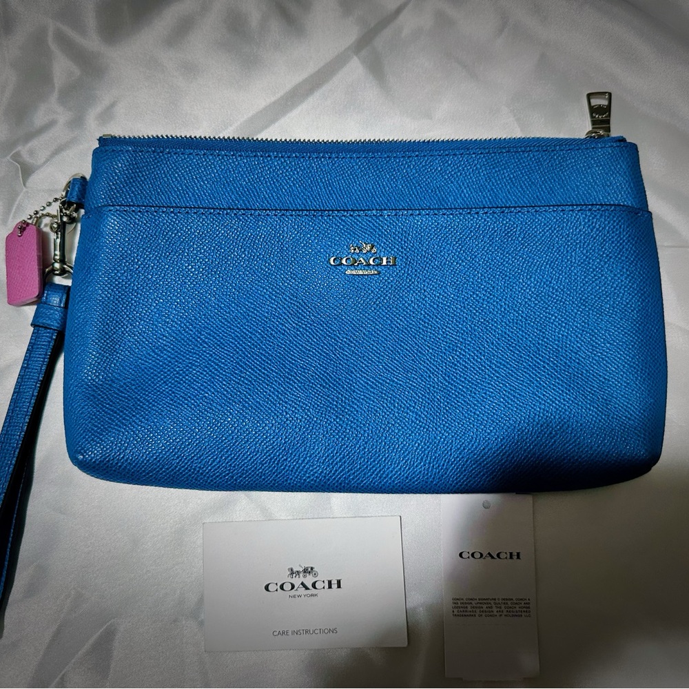 Coach Vibrant Blue Wristlet with Pink Accent new without tags - Picture 16 of 17